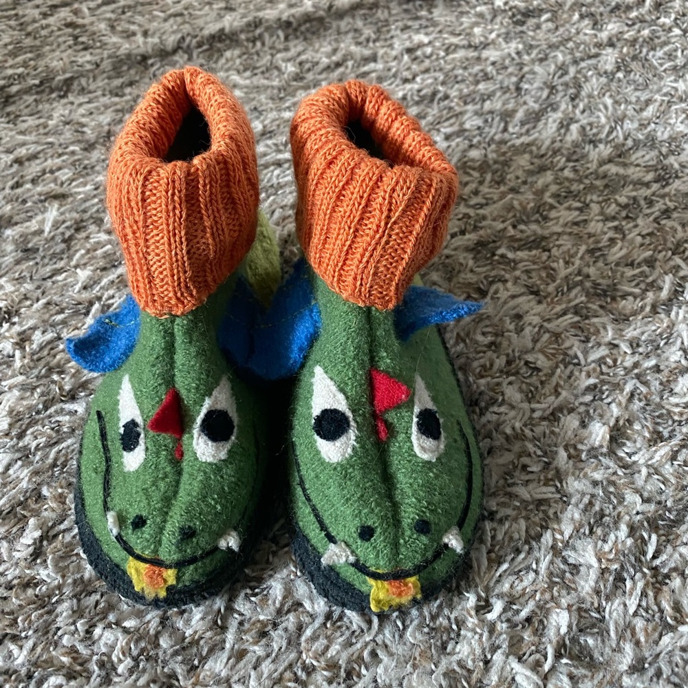 Garnet hill dragon slippers size 9